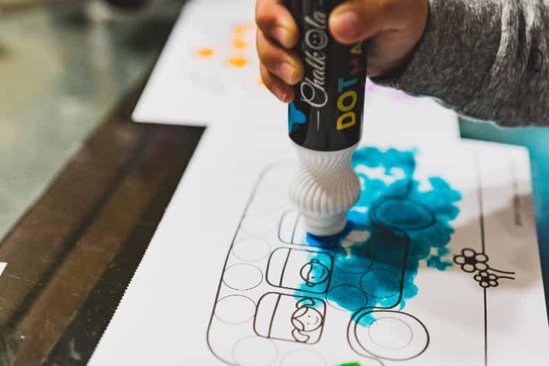 "Chalkola Dot Markers" for Creative Little Kids (Review) - ink marker review for kids - dot markers for little children - making teal dots