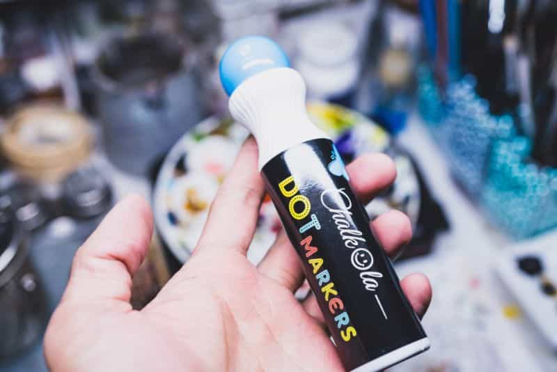 "Chalkola Dot Markers" for Creative Little Kids (Review) - ink marker review for kids - dot markers for little children - hefting the marker