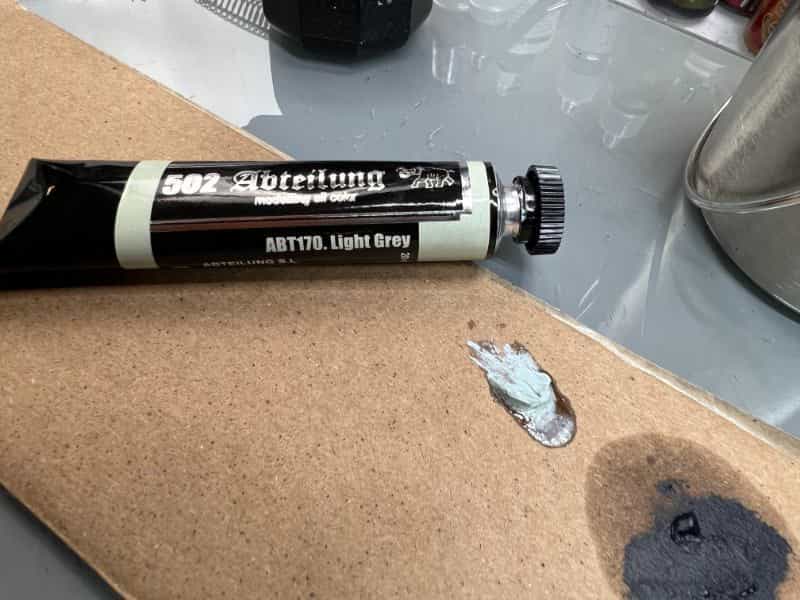 Abteilung 502 Oil Paints for Miniatures (Review): Quick Drying and Great Coverage - Abteilung 502 paint review - light grey