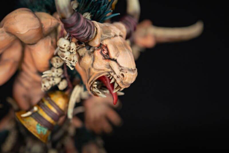 Ghorgon AoS age of sigmar model close up face glowing eyes