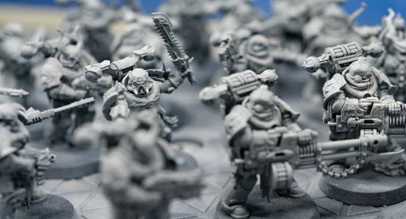 Priming miniature questions article - how long for primer to dry before painting other questions - Warhammer 40k chaos space marines primed batch in spray booth white primer