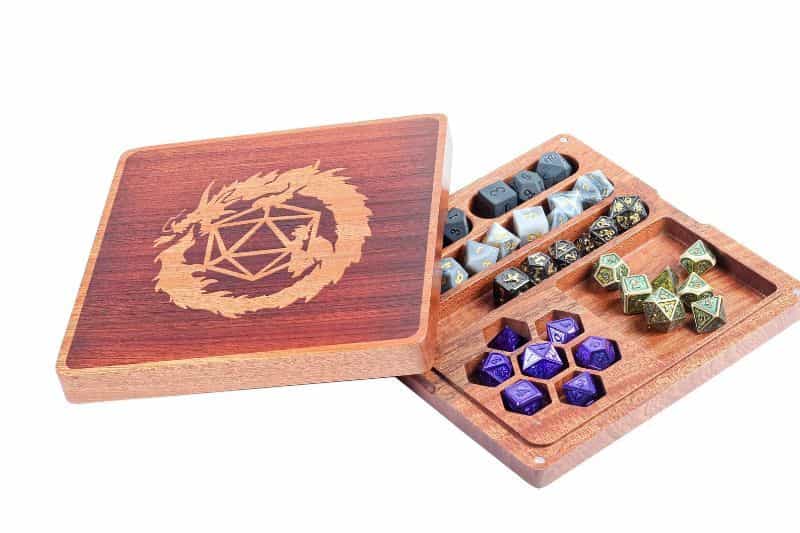Magic The Gathering Dice Counters Wood Chest with Magnetic Lid Dice Holder Tabletop Games for 16mm DND Dice Wooden Storage Box with Random Set of DND Dice 