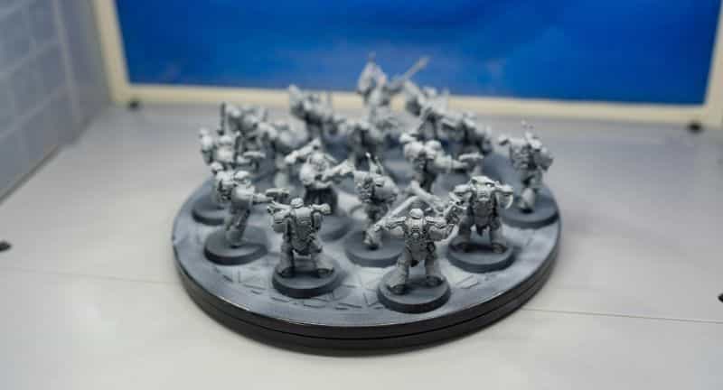 Priming Miniatures and Spraying Hobby Models (A to Z Guide) - priming miniatures step by step - batch spraying models with light colored primer