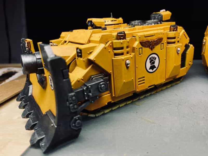 Miniature Painting Tips for Beginners - tips for beginner miniature painters - painting miniatures for beginners - warhammer 40k vindicator tank imperial fist chapter space marines