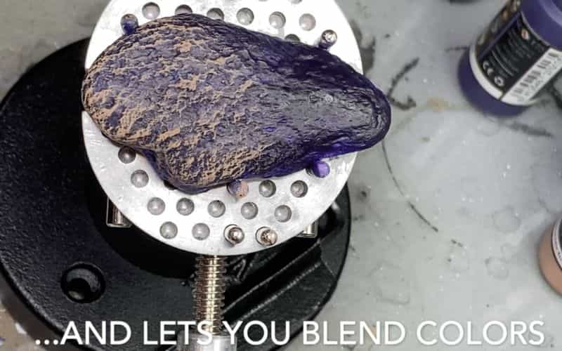 How to Dry Brush Miniatures & Models - drybrushing lets you blend colors and transitions easily