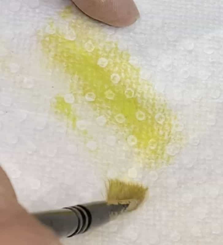 How to Dry Brush Miniatures & Models - removing excess moisture on a paper towel