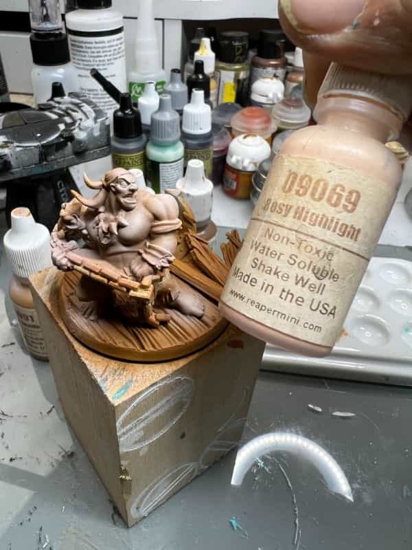 How to Paint a 3D Printed Resin Miniature A-to-Z (Flesh, Cloth, and Metal) - how to paint myminifactory model - highlighting skin tone