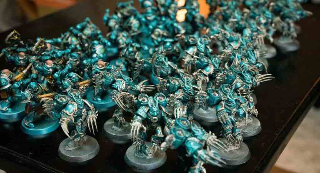 How Grit Helps With Miniature Painting: Are You Gritty? - how to improve your ability to endure hardship in art and painting - warhammer 40k miniature painting alpha space marines chaos