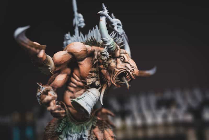7 Wet Palette Tips and Tricks for Miniature Painters - glazing models with a wet palette - age of sigmar slaves to darkness miniature