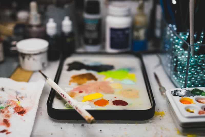 7 Wet Palette Tips and Tricks for Miniature Painters - brush on wet palette