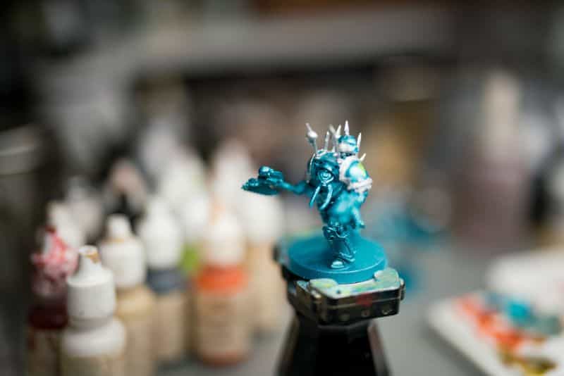 Metallic painting guide and tips - tips for painting miniatures with metallic paints - decoart metallic painting 