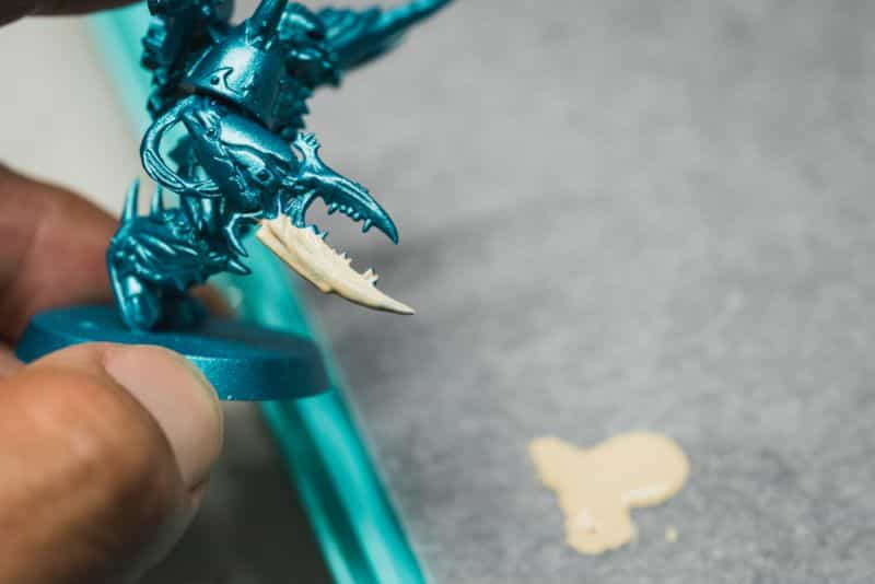 WetNDri Paint Tray Review: Best Alternative to the RGG Everlasting Wet Palette? - Wet palette review - bone color paint on warhammer model