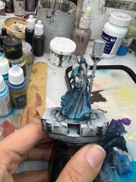 How to Paint the "Pheromancer" Conquest Miniature (Low Stress Method) - painting with washes - how to paint with less stress - conquest the last argument of kings - increasing contrast through glazing and feathering color to edges of surface