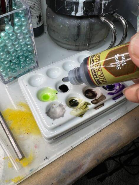 Miniature Painting Tips for Beginners - tips for beginner miniature painters - painting miniatures for beginners - depositing paint into a palette well