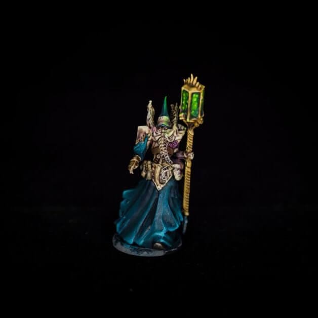 WetNDri Paint Tray Review: Best Alternative to the RGG Everlasting Wet Palette? - Wet palette review - painted miniature with colorful arrays