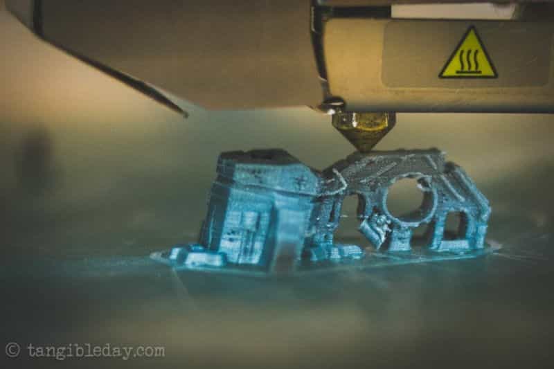 Best primers for 3D prints - primer for 3d printed miniatures and models - primers for 3D prints PLA resin ABS - Gray PLA filament terrain print in progress nozzle visible