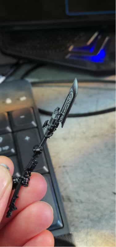 Power swords - how to paint power swords - painting power weapons warhammer - primed weapon spear blade black color 