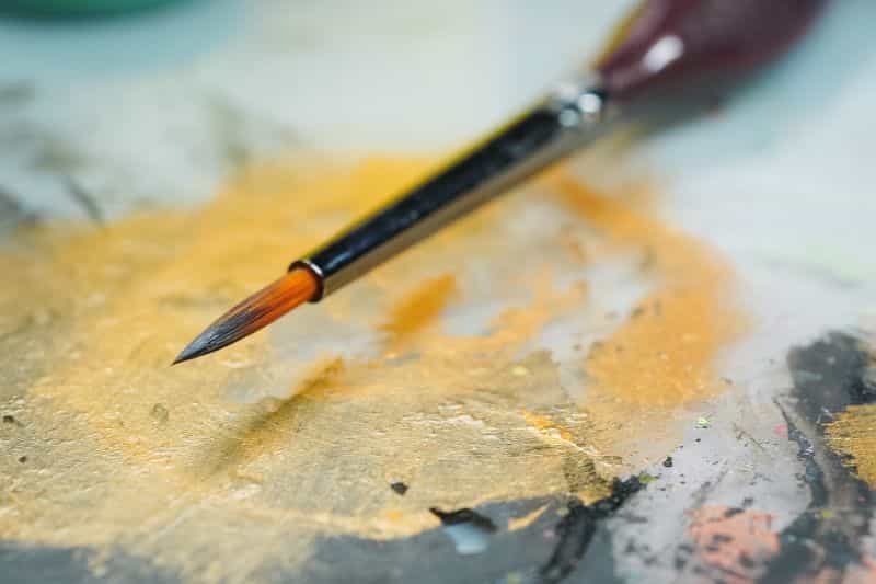 D'Artisan Shoppe Miniature Brushes: Best Synthetic Brushes for Painting Miniatures? (Review) - cheap workhorse brush for miniature painting - pointed round bristles dampened with water