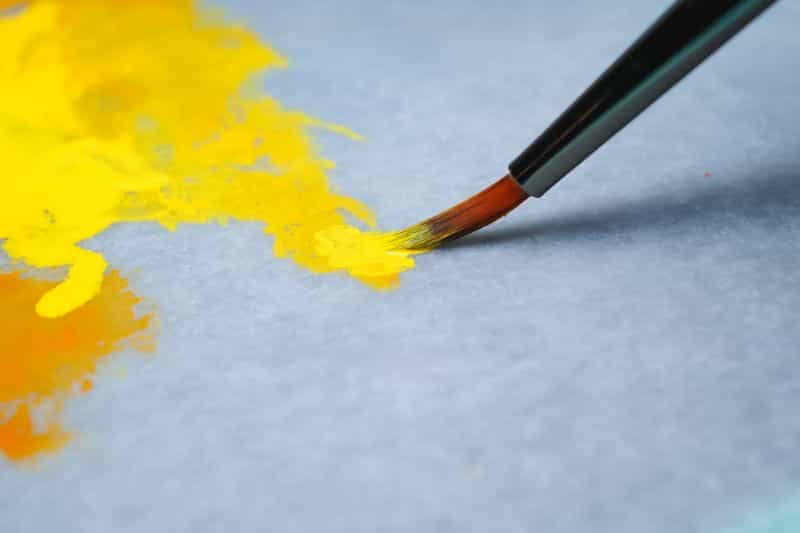 D'Artisan Shoppe Miniature Brushes: Best Synthetic Brushes for Painting Miniatures? (Review) - cheap workhorse brush for miniature painting - yellow bristles loaded color