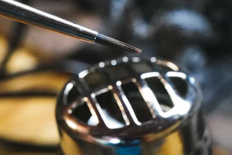 D'Artisan Shoppe Miniature Brushes: Best Synthetic Brushes for Painting Miniatures? (Review) - cheap workhorse brush for miniature painting - Close up of bristle tips on heat gun