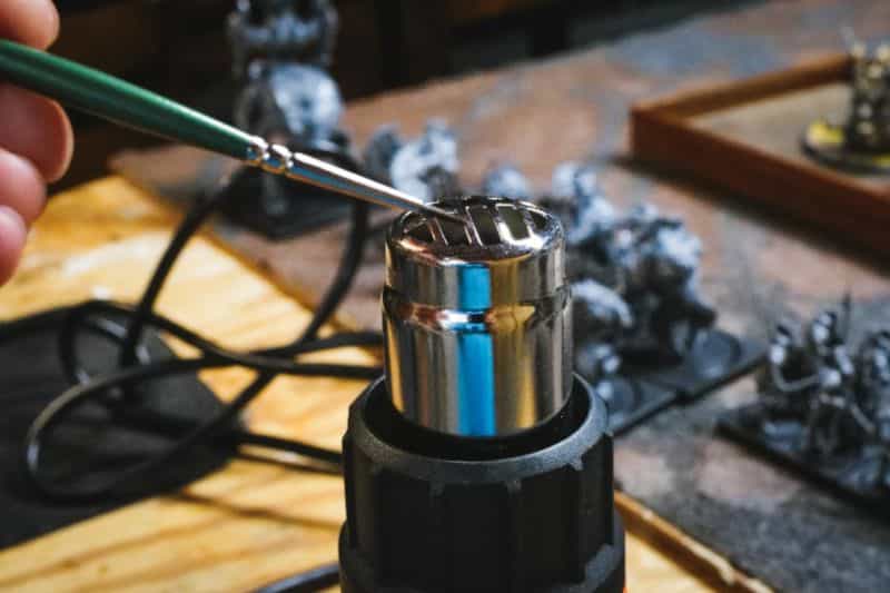 D'Artisan Shoppe Miniature Brushes: Best Synthetic Brushes for Painting Miniatures? (Review) - cheap workhorse brush for miniature painting - Heat gun to fix curled bristles