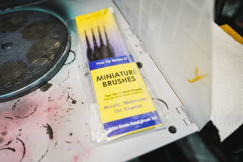 D'Artisan Shoppe Miniature Brushes: Best Synthetic Brushes for Painting Miniatures? (Review) - cheap workhorse brush for miniature painting - package yellow label