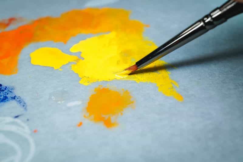 Priming miniature questions article - how long for primer to dry before painting other questions - Yellow paint swatch on a wet palette