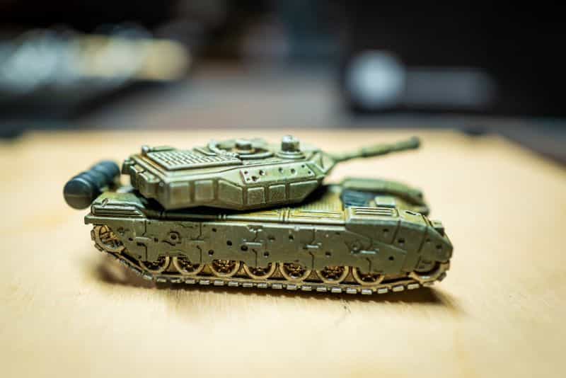 Zenithal Priming and Painting Miniatures – A Tutorial - painting minis with zenithal contrast - glazed model over a primed tank