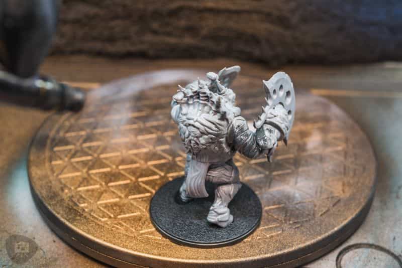 Zenithal Priming and Painting Miniatures – A Tutorial - painting minis with zenithal contrast - priming a model with an airbrush