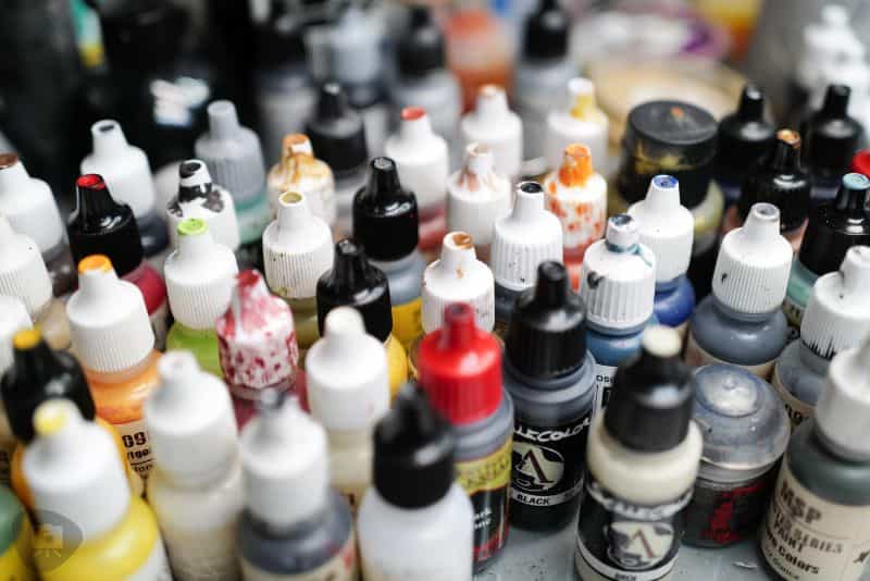 Best Kind of Paint for Miniature Painting? - acrylic paint, oil paints, scale modeling, painting miniatures - Dropper bottle caps top down