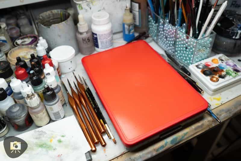 RedgrassGames Everlasting Wet Palette v2 Review - redgrass games everlasting wet palette painter 2 - palette on my hobby desk