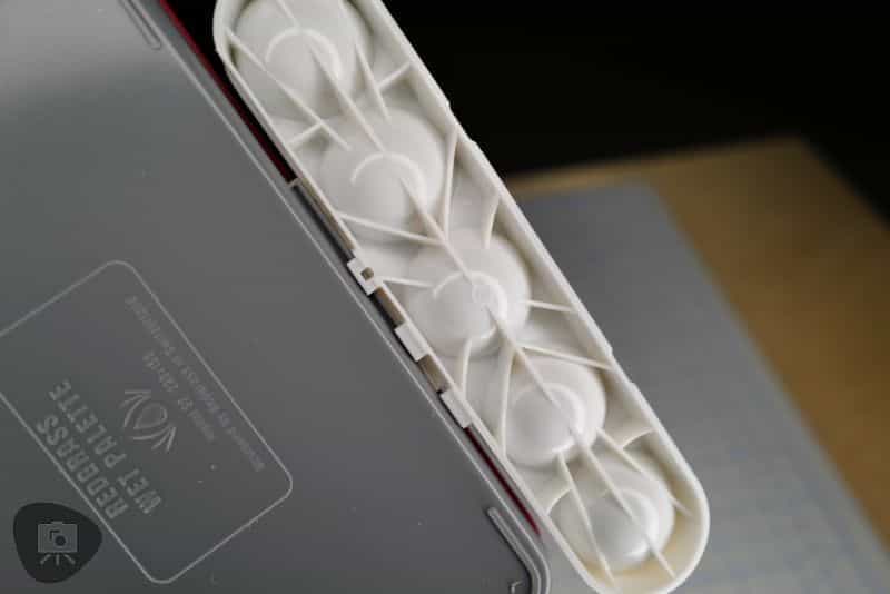 RedgrassGames Everlasting Wet Palette v2 Review - redgrass games everlasting wet palette painter 2 - underside of the dry palette attachment on the everlasting wet palette bottom tray