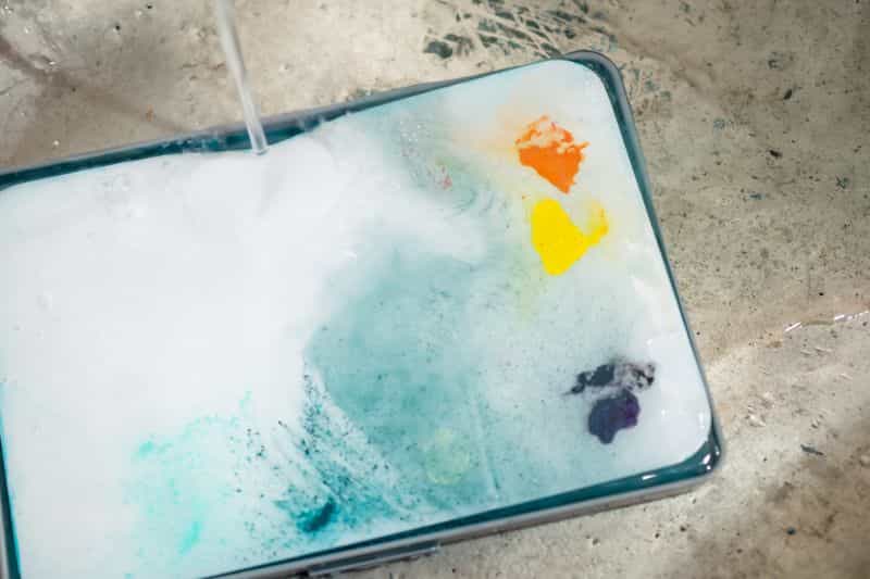 RedgrassGames Everlasting Wet Palette v2 Review - redgrass games everlasting wet palette painter 2 - cleaning the hydration membrane with soap and water, paint washing off