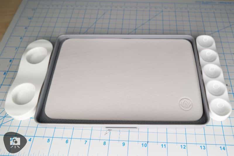 RedgrassGames Everlasting Wet Palette v2 Review - redgrass games everlasting wet palette painter 2 - palette tray with accessories attached to the sides