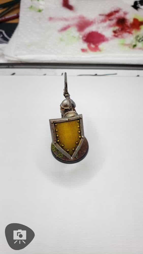 Paul Rubens Oil Paint Review for Miniature Painting - oil paint review paul ruben for painting miniatures - shield painting yellow ochre