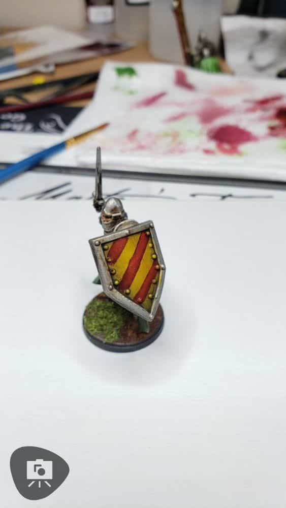 Paul Rubens Oil Paint Review for Miniature Painting - oil paint review paul ruben for painting miniatures - shield with strips oil painted