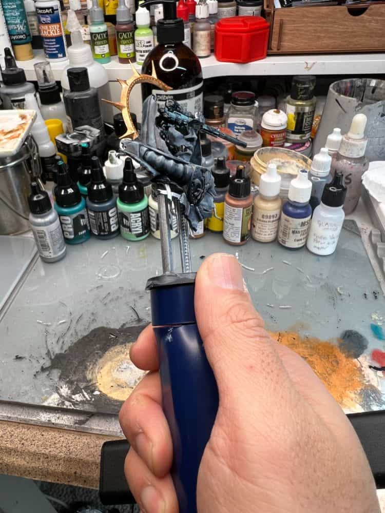 Redgrass Games RGG 360 Painting Handle review - Thumb single finger operation of the swivel mechanism