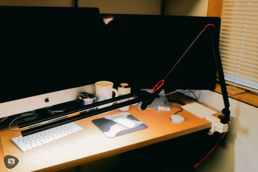 Redgrass games desk lamp review, redgrass games lamp review for painting miniatures, models, and art - in the office space
