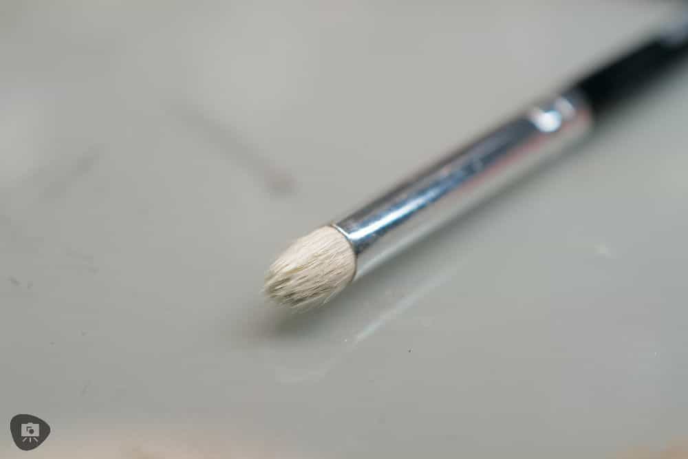 Zenithal Dry Brushing to "SlapChop" Paint Miniatures - close up angled photo of the bristles of dry brush
