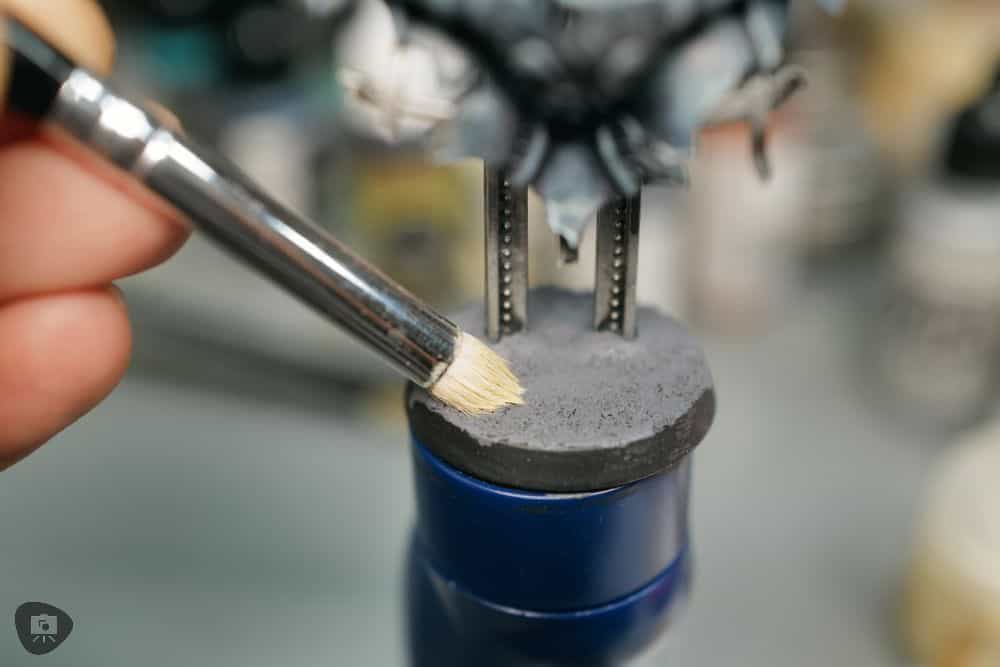 3 ways to use dry brushing on miniatures - dry brushing astrogranite painted base on model 