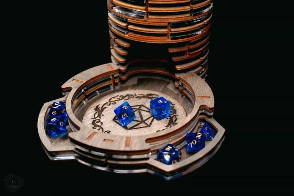 SMONEX Dice Tower Review - blue acrylic dice on the rolling tray
