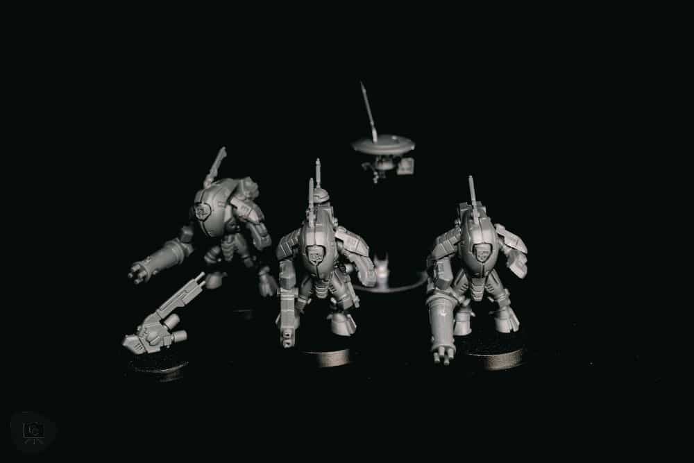 How to Shade Panel Lines and Recesses with Watercolor (Fast and Simple) - Tau stealthsuits plain unpainted plastics on a black background