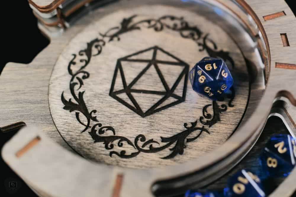SMONEX Dice Tower Review - Close photo of a D20 blue die in the rolling tray with the engraved logo