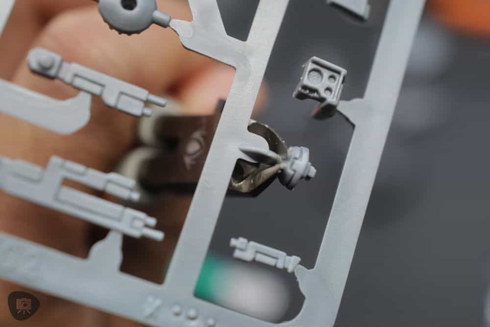 RGG precision nipper close up removing small greeble parts from the model sprue 