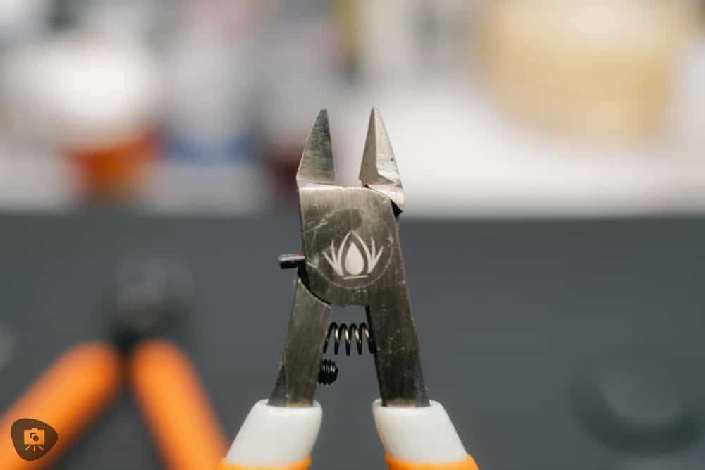 Redgrass Games Sprue Cutter and Precision Nipper Review - RGG sprue cutter RGG precision nipper - close up of the RGG precision nipper, notice the asymmetric blades in the cutting tip