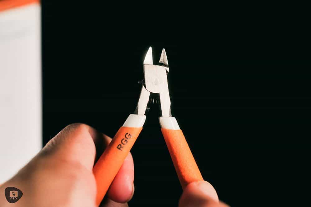 Close up of the RGG Precision Nipper spring within the handle pivot point