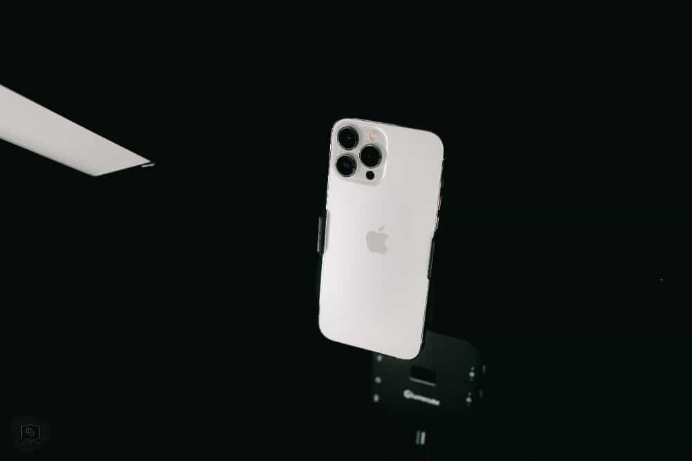 Lume Cube Flex Light Pro: A Review for Hobbyists and Creatives - Iphone in the holder steady and secure placement