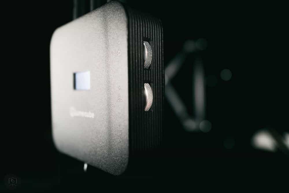 Lume Cube Flex Light Pro: A Review for Hobbyists and Creatives - view of two metal control knobs for color temperature and brightness adjustment