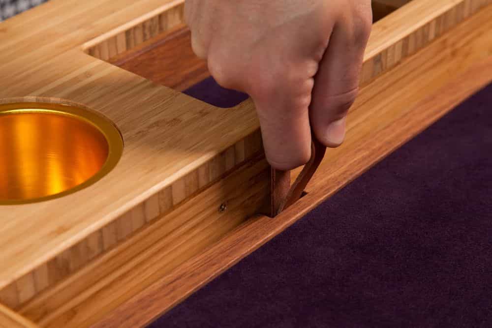 a lift handle for the base cover for the Dresden Table for gamers