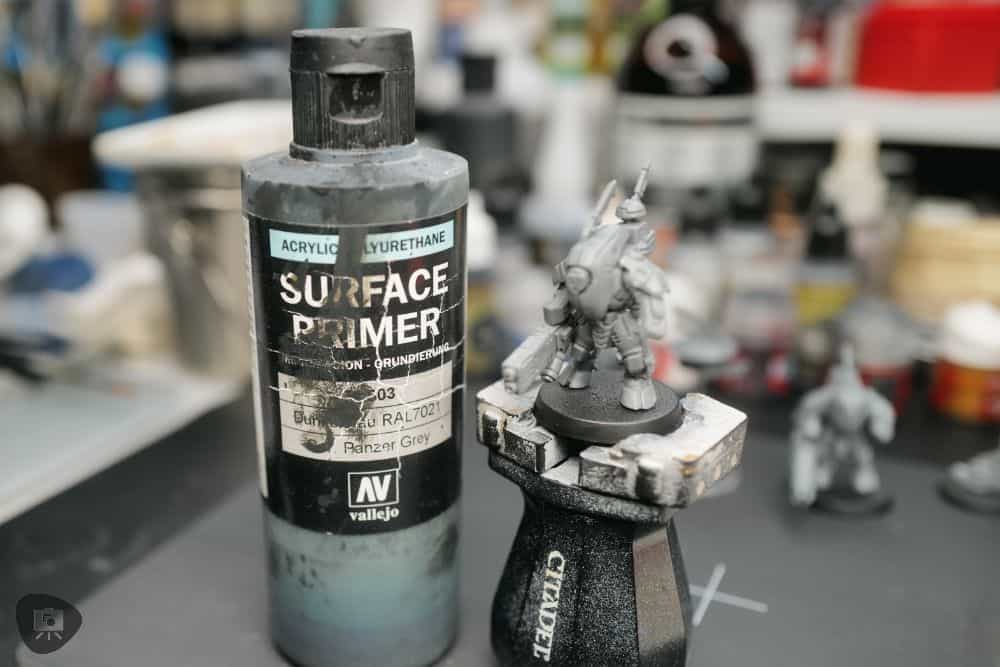 Painting (hand brushing)questions about vallejo primer and tamiya acrylic  for gunpla/gundam kits. : r/minipainting